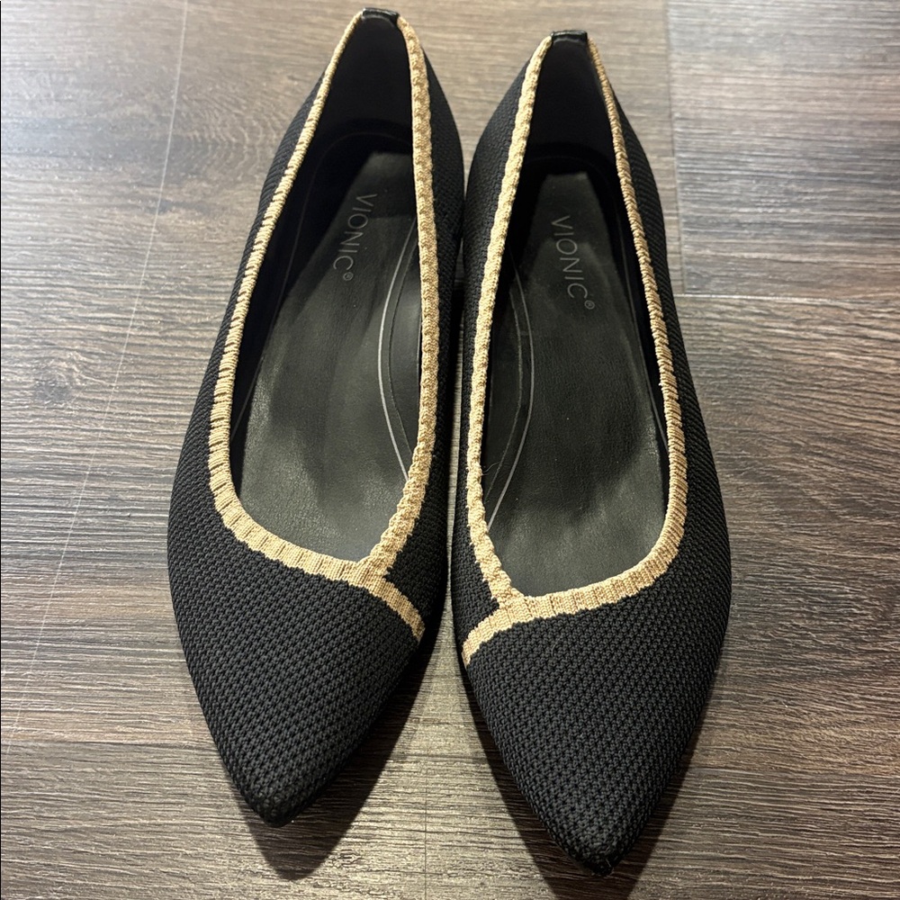 Vionic Black and tan pointed toe knit flats - Picture 4 of 5